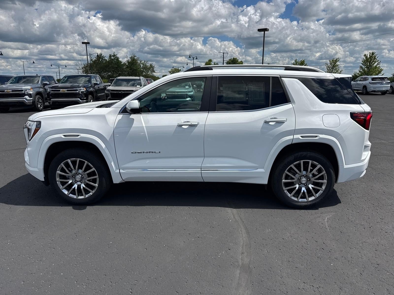 Used 2026 GMC Terrain Denali w/ LPO, Floor Liner Package AWD/4WD image 2