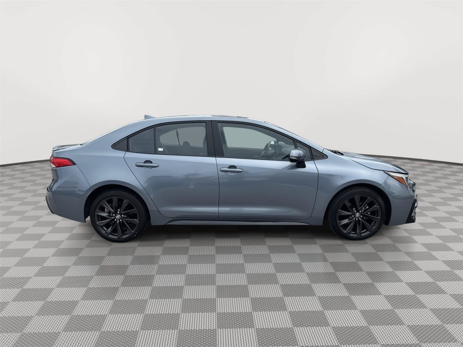 Used 2023 Toyota Corolla SE w/ SE Premium Package FWD image 4