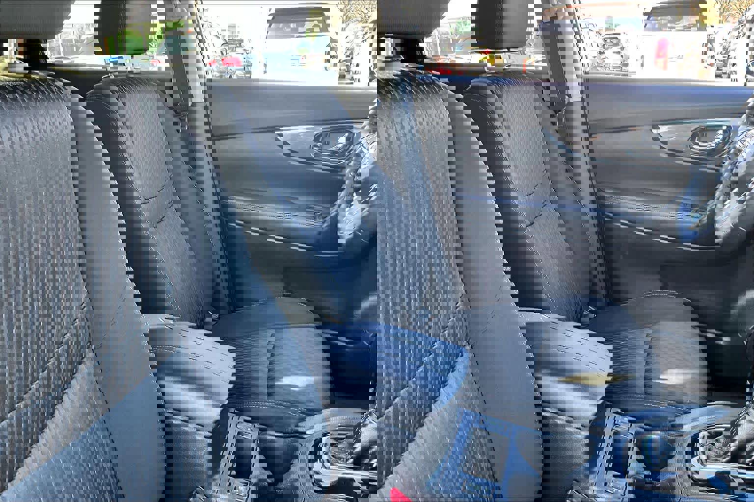 Used 2019 Nissan Rogue SV image 9