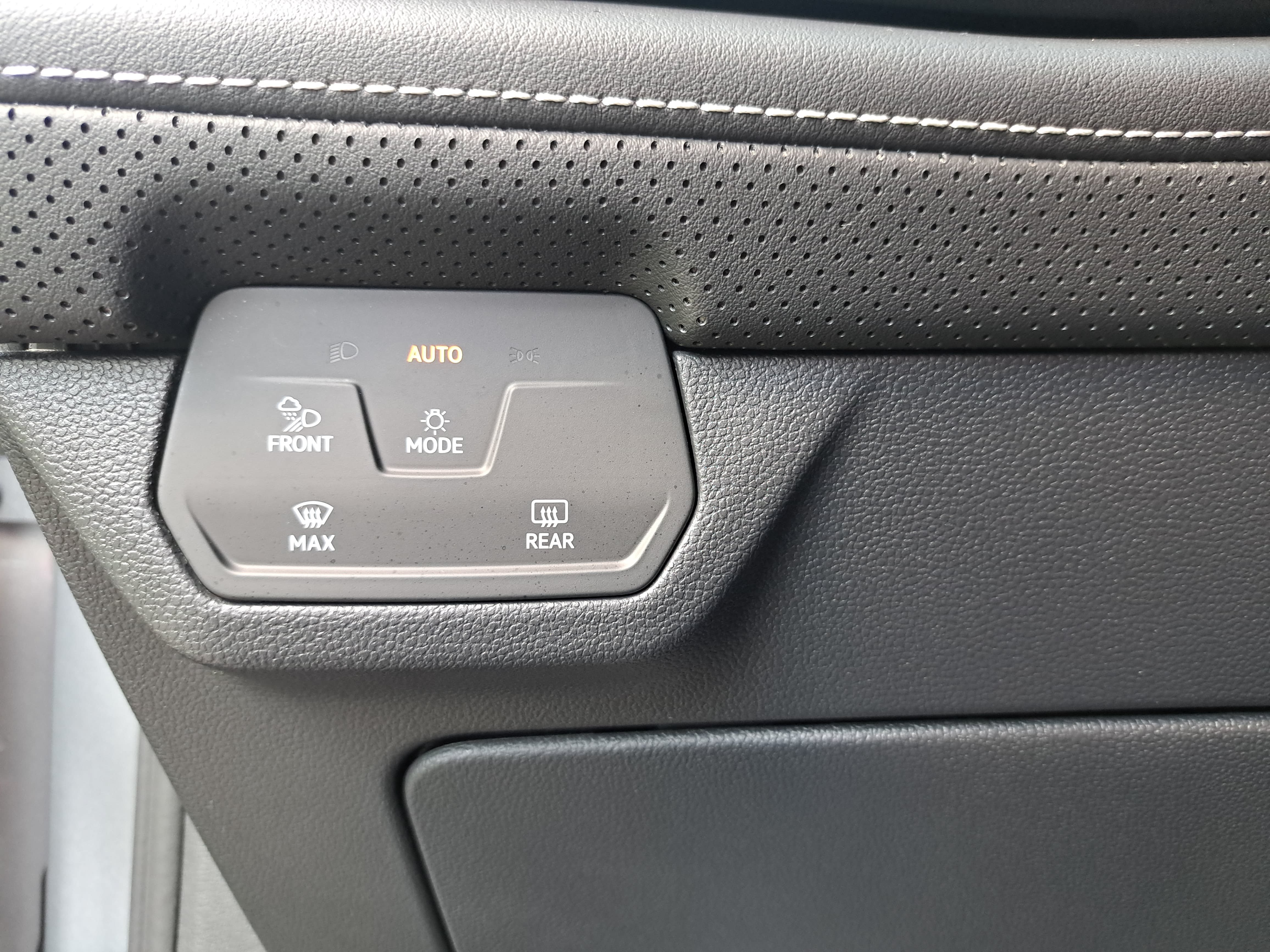 Certified 2026 Volkswagen Atlas SE FWD image 26