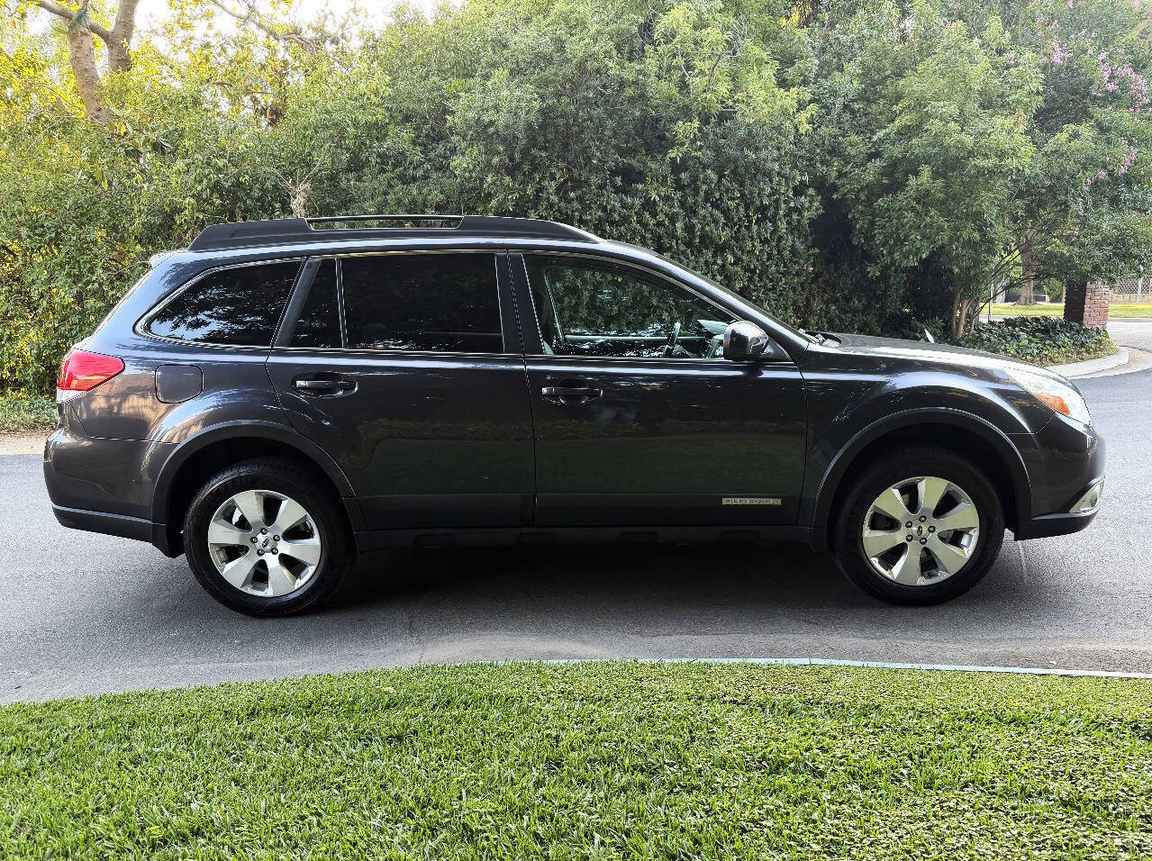 Used 2012 Subaru Outback 2.5i Limited AWD/4WD image 9