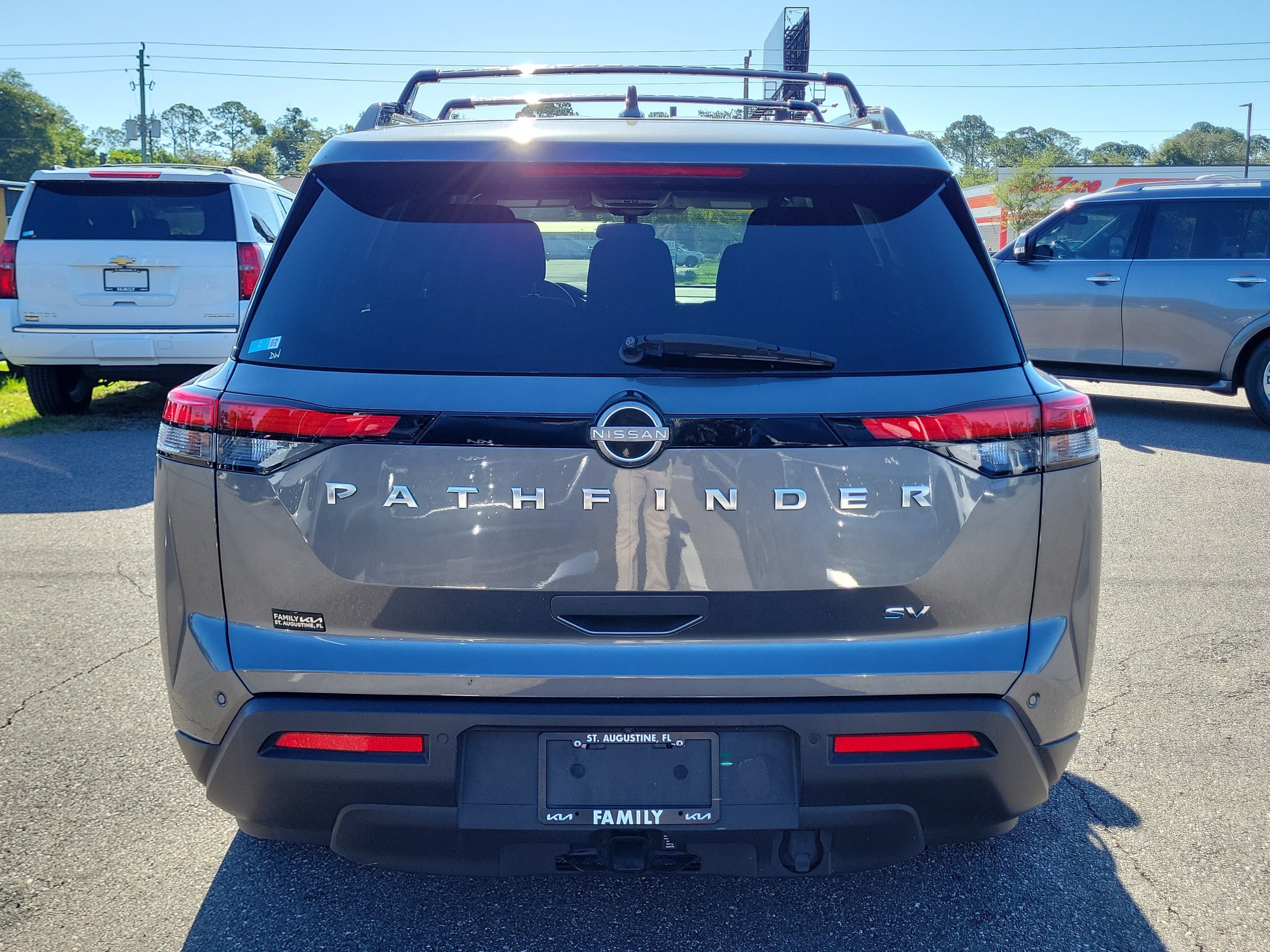 Used 2022 Nissan Pathfinder SV w/ SV Premium Package FWD image 5