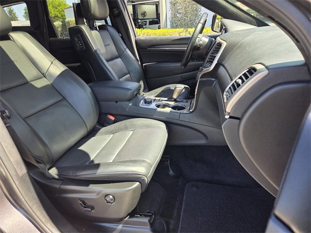 Used 2016 Jeep Grand Cherokee Summit w/ Platinum Series Group image 32