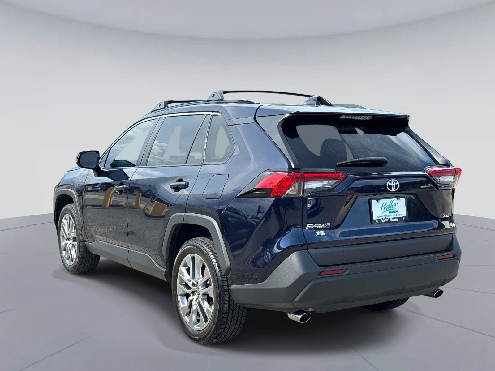 Used 2022 Toyota RAV4 XLE Premium FWD image 6