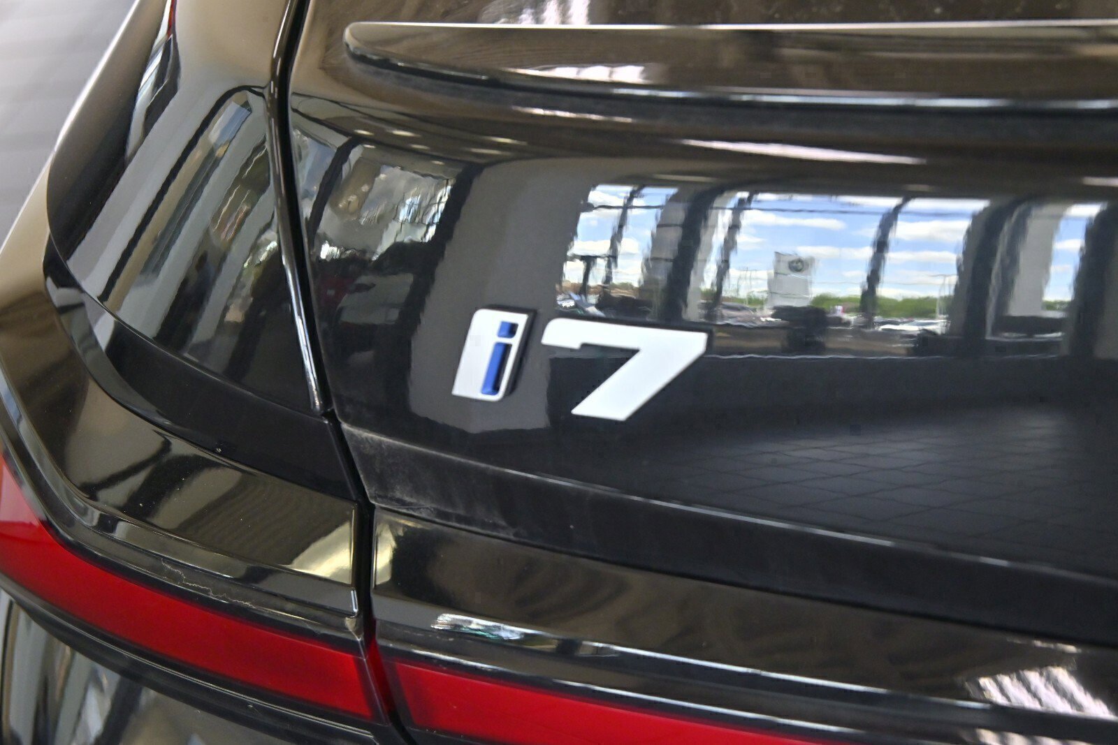 Used 2024 BMW i7 eDrive50 w/ M Sport Package image 4