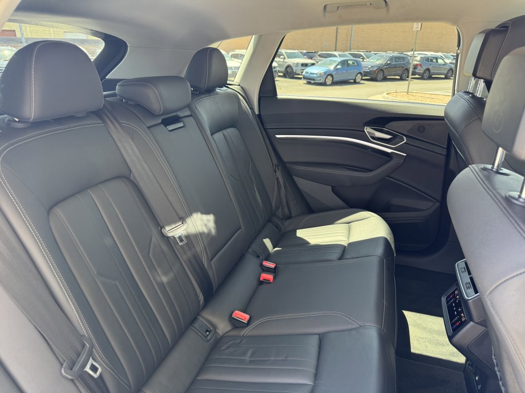 Used 2022 Audi e-tron Premium AWD/4WD image 46