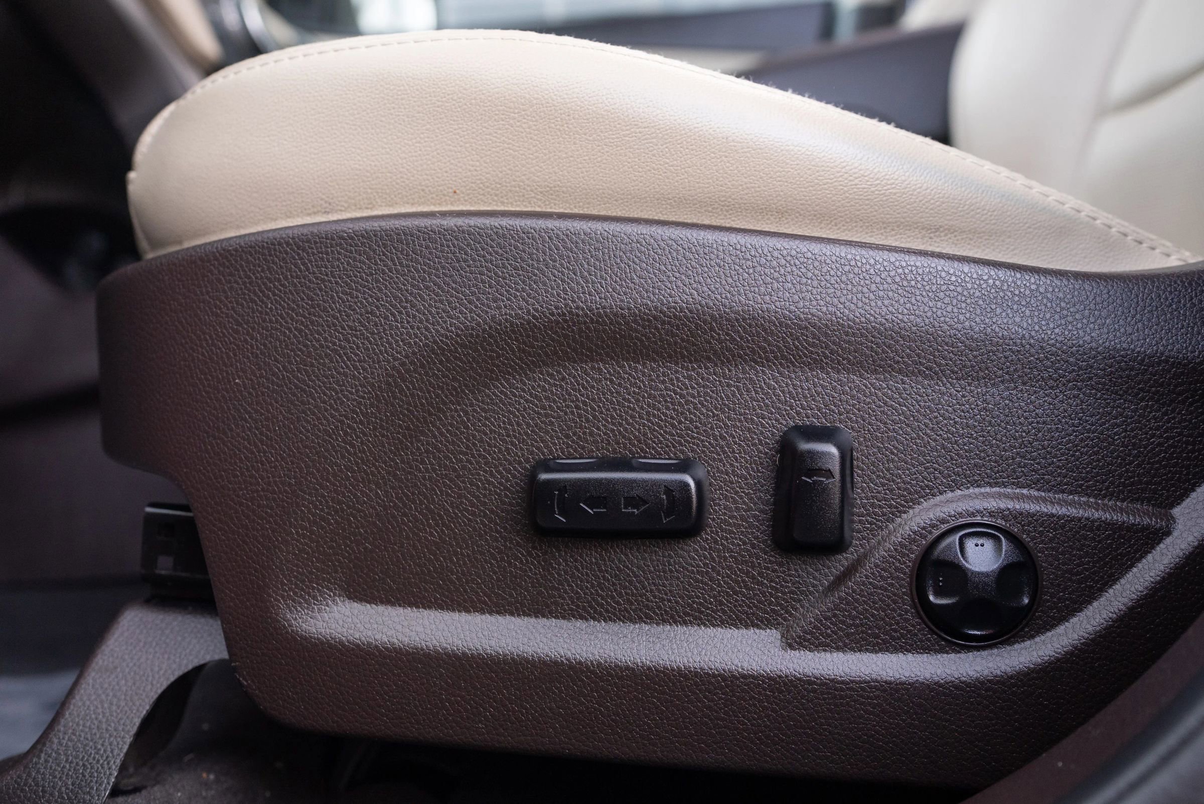 Used 2017 Hyundai Santa Fe Sport w/ 2.0T Ultimate Tech Package 05 image 25