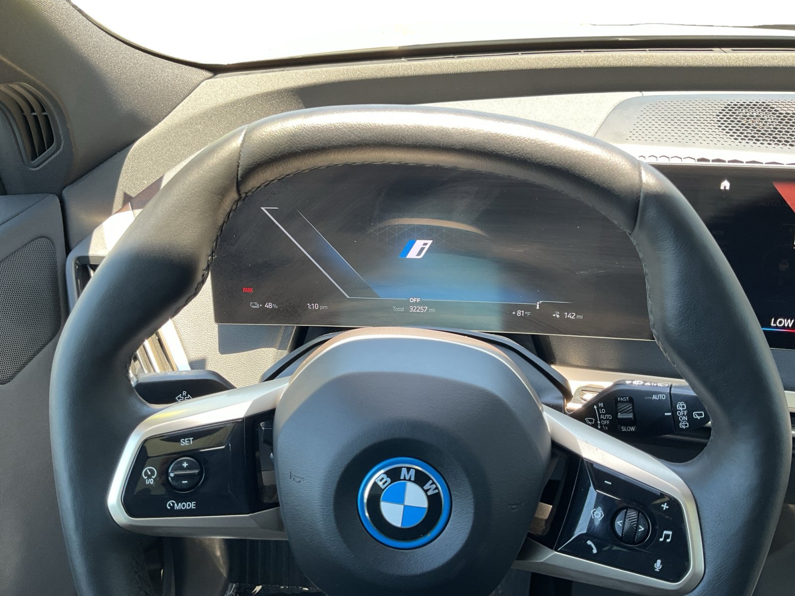 Used 2023 BMW iX xDrive50 w/ Sport Package AWD/4WD image 12