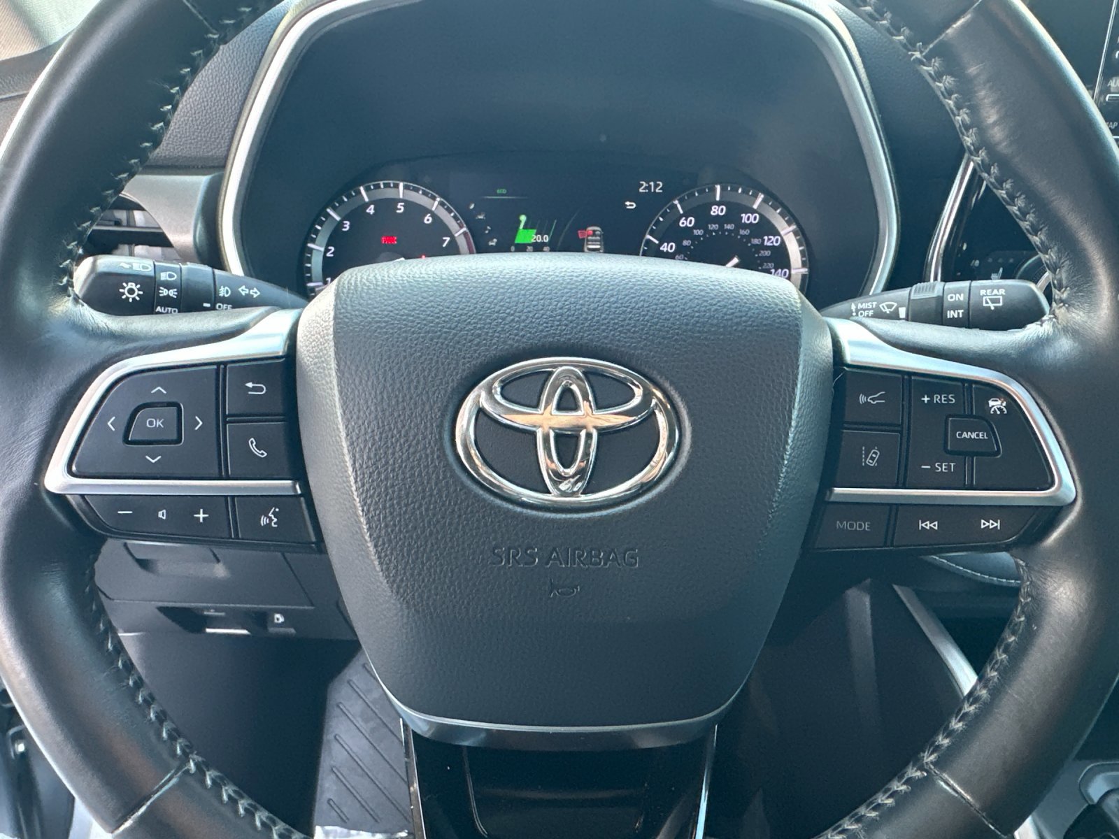 Used 2020 Toyota Highlander XLE image 25