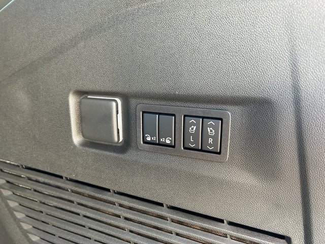 New 2025 Chevrolet Suburban Premier image 26