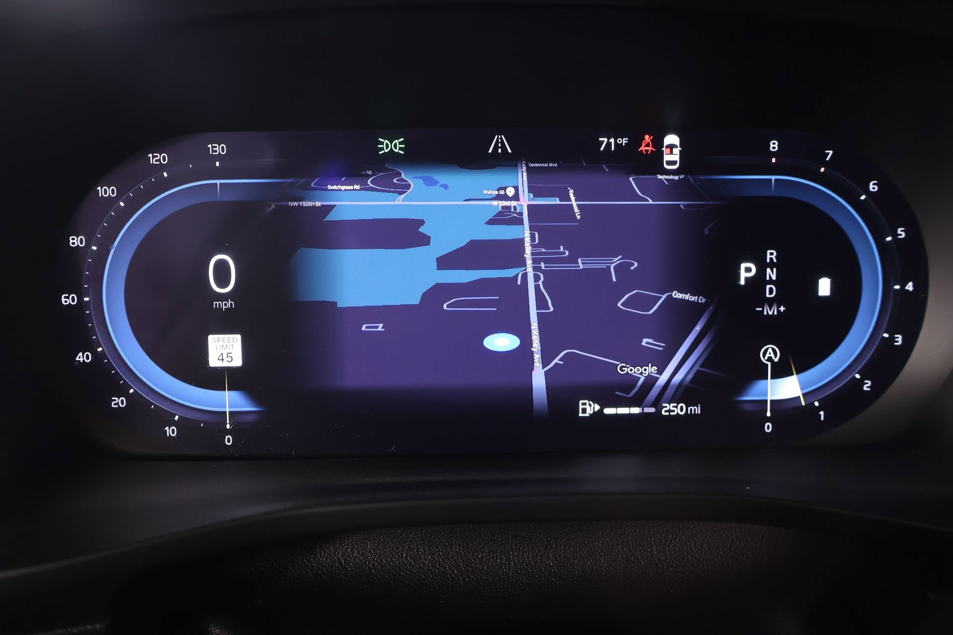 Used 2024 Volvo XC40 B5 Ultimate w/ Protection Package Premier image 4