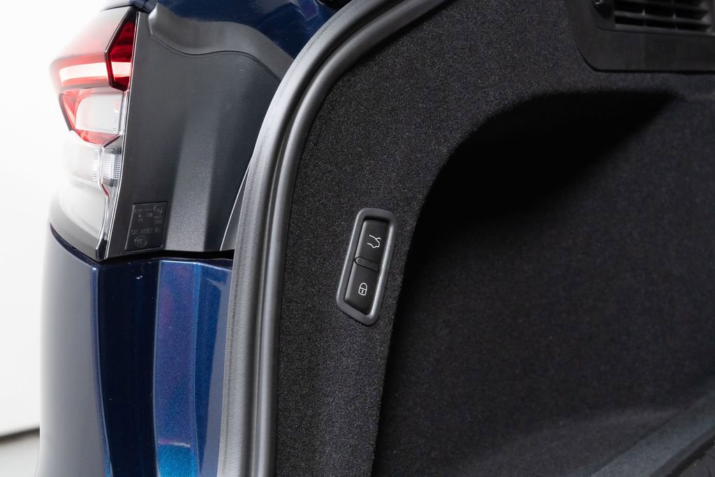 Used 2024 Maserati Levante Trofeo image 16