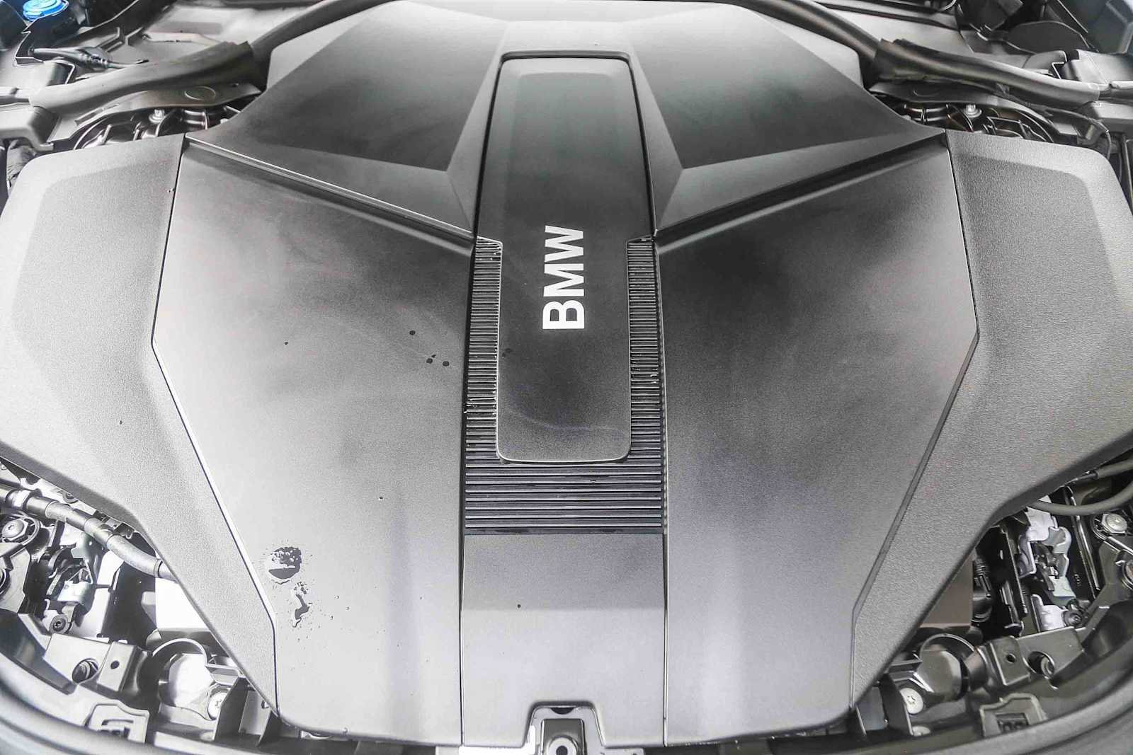 Used 2025 BMW i7 eDrive50 w/ M Sport Package image 23