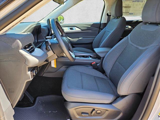 New 2026 Ford Explorer Active RWD image 4
