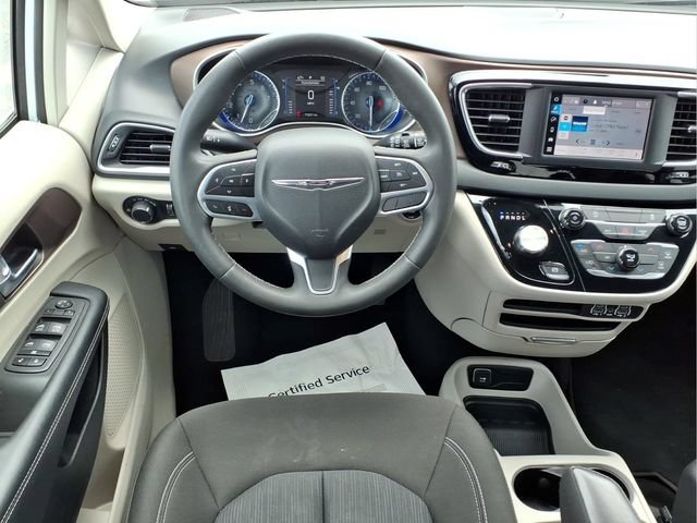 Used 2023 Chrysler Voyager LX FWD image 4