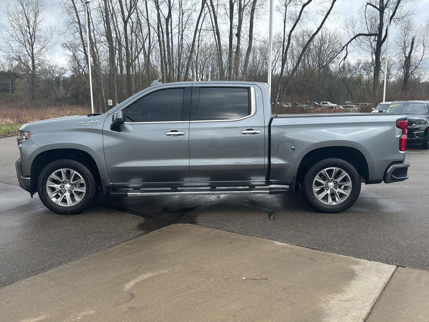 Used 2022 Chevrolet Silverado 1500 High Country w/ Technology Package image 2