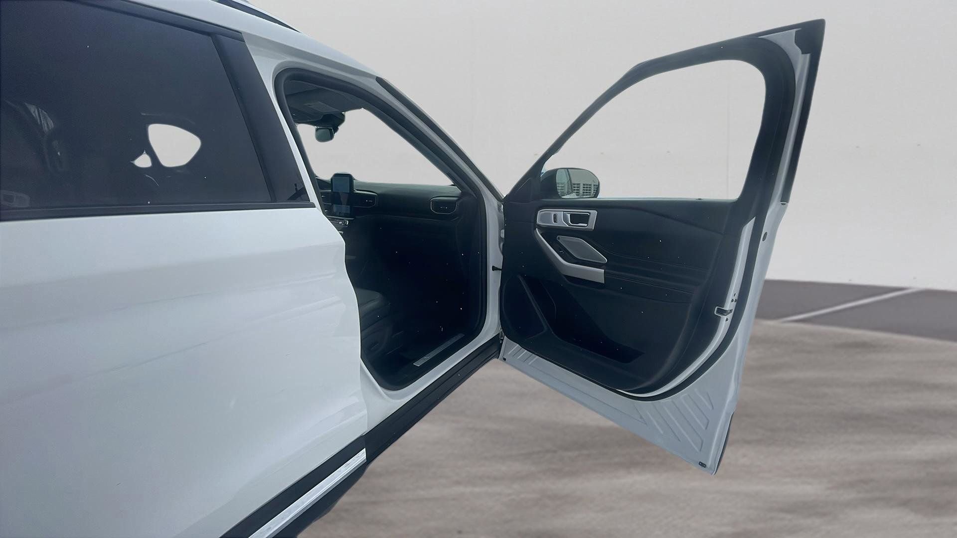 Certified 2023 Ford Explorer Limited w/ Limited Technology Package image 17