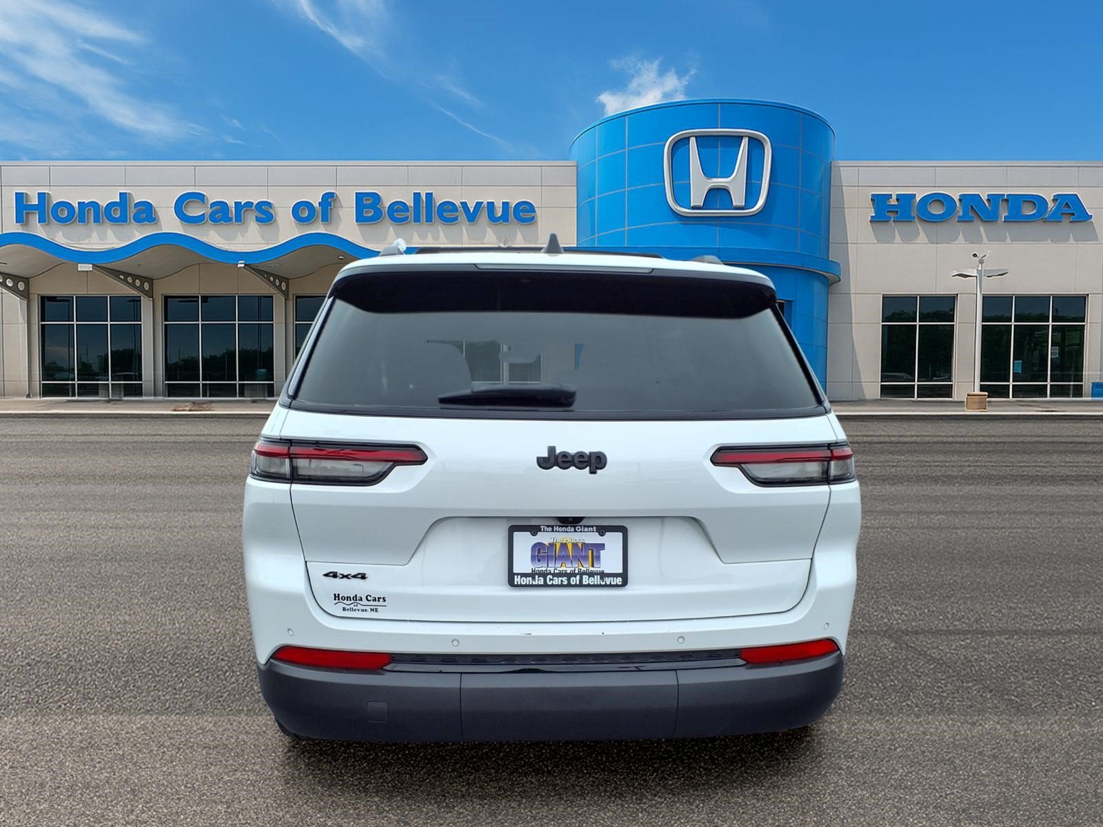Used 2024 Jeep Grand Cherokee L Laredo AWD/4WD image 4