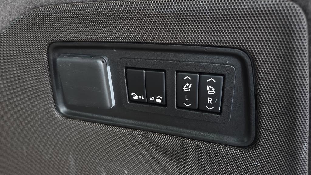 Used 2022 Cadillac Escalade ESV Premium Luxury image 29