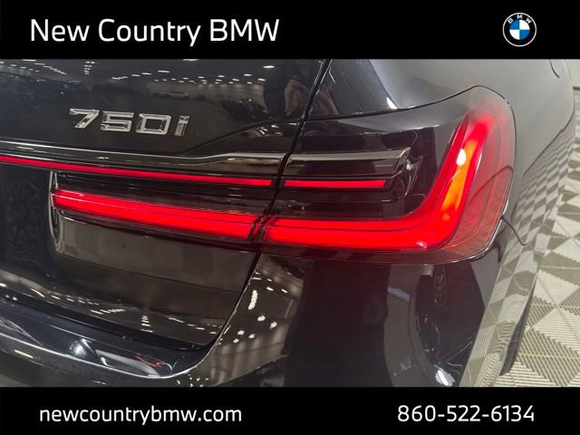 Used 2022 BMW 750i xDrive w/ Executive Package AWD/4WD image 32