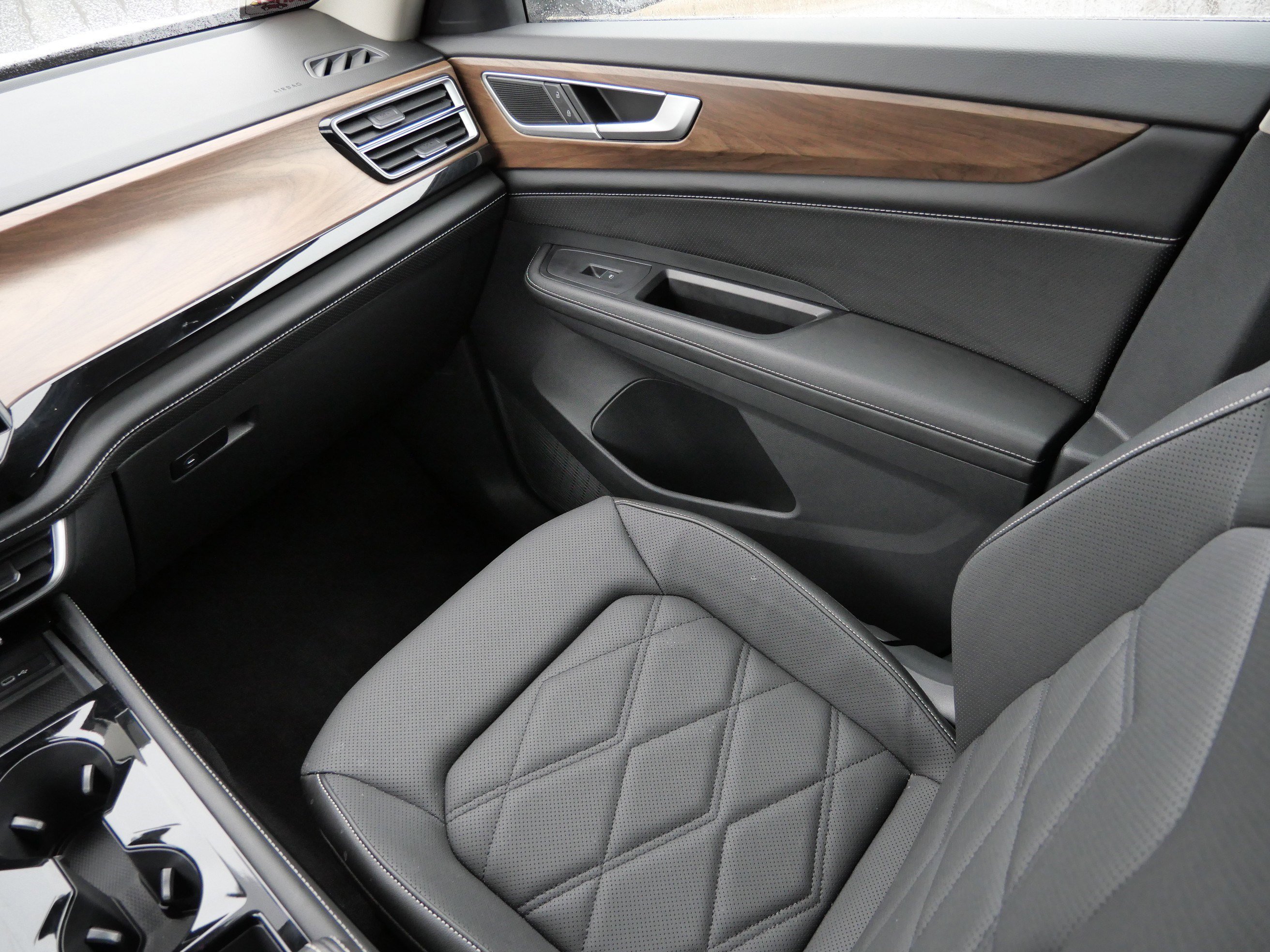 Certified 2024 Volkswagen Atlas SE image 11