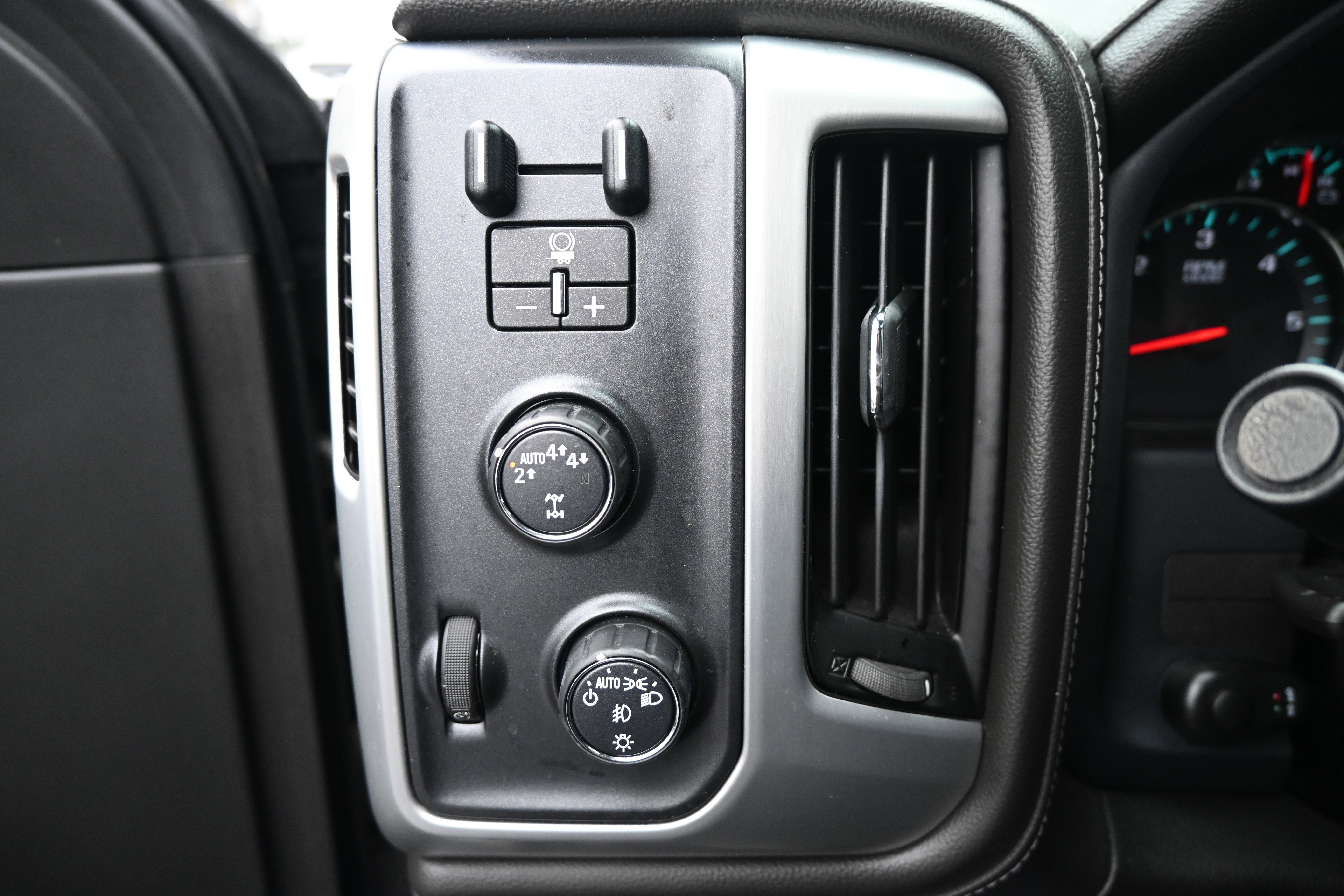 Used 2018 GMC Sierra 1500 SLT image 29