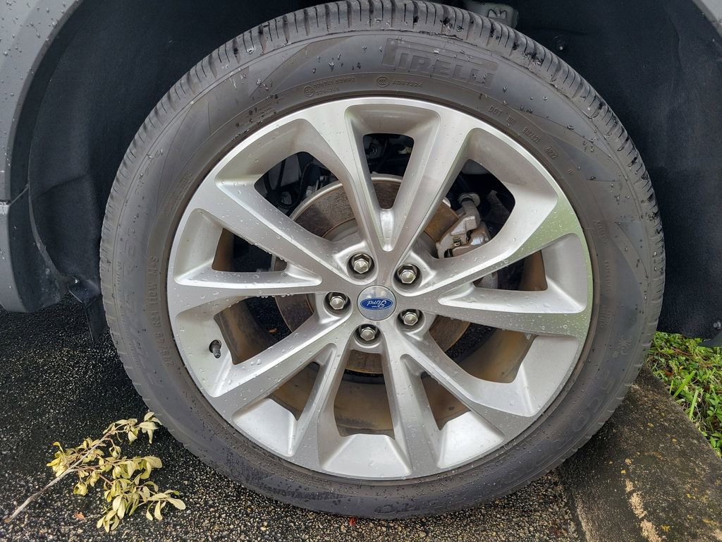 Certified 2023 Ford Explorer Platinum w/ Technology Package image 5