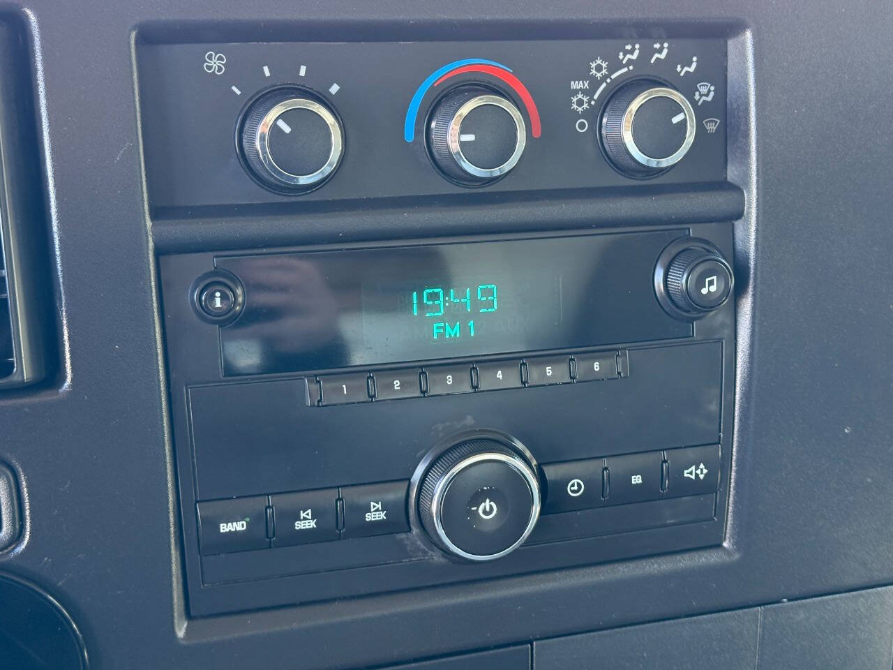 Used 2010 Chevrolet Express 3500 RWD image 18