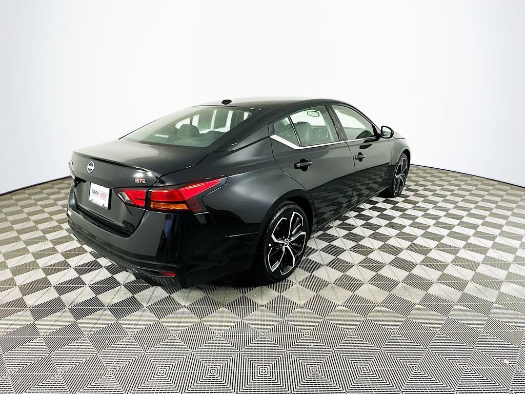 Used 2024 Nissan Altima 2.5 SR FWD image 11