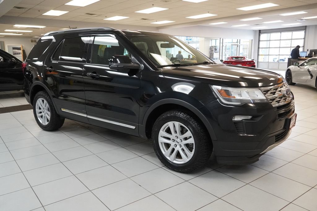Used 2018 Ford Explorer XLT w/ Equipment Group 202A image 10