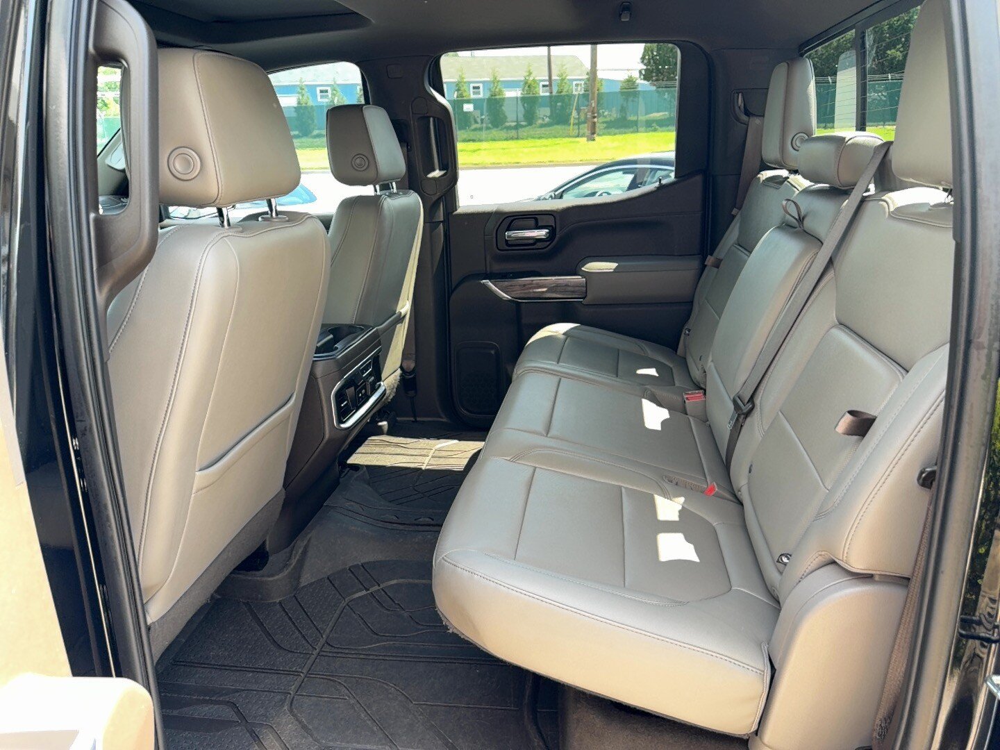 Used 2019 Chevrolet Silverado 1500 LTZ w/ LTZ Plus Package AWD/4WD image 18
