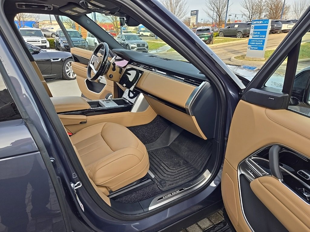 Used 2025 Land Rover Range Rover Long Wheelbase SE image 21