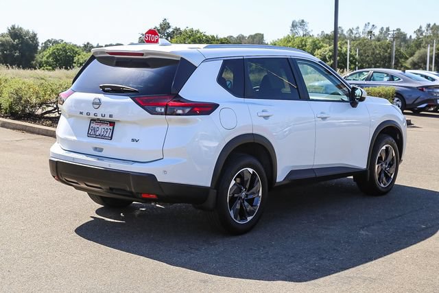 Used 2024 Nissan Rogue SV w/ SV Premium Package FWD image 5