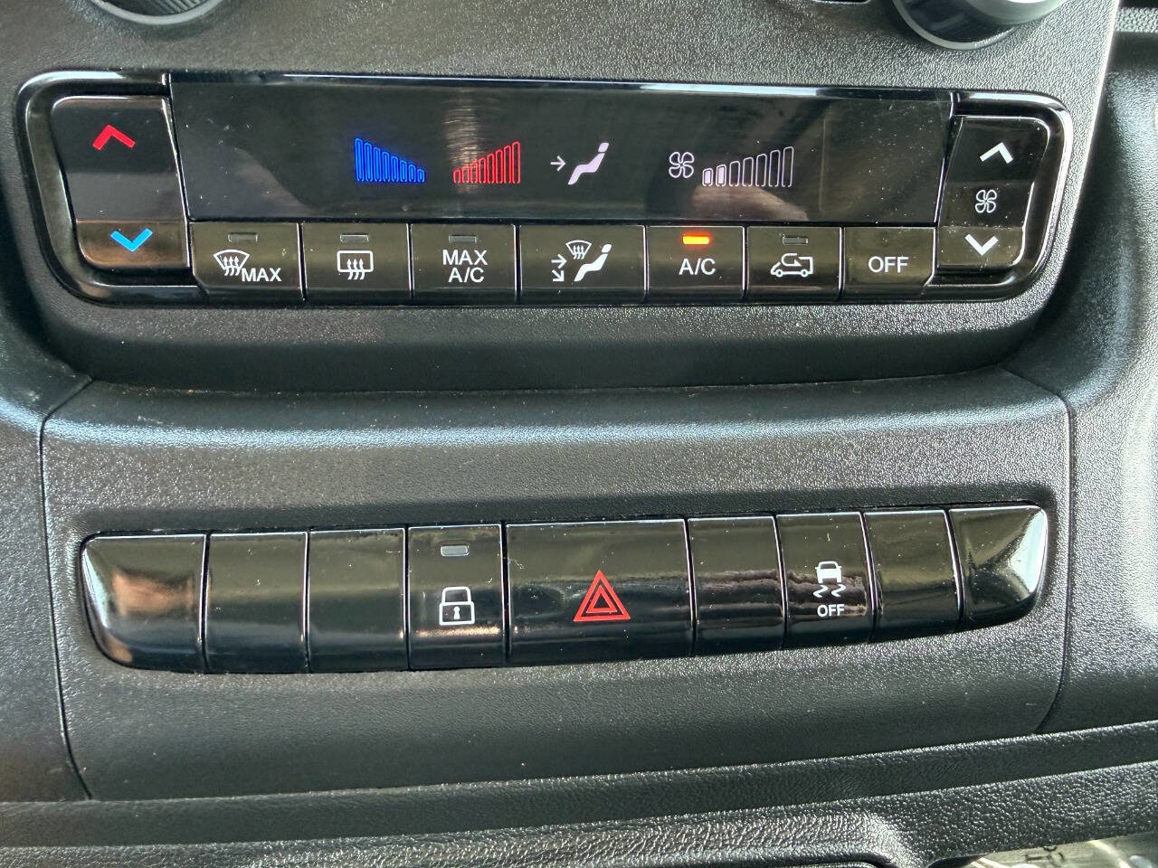 Used 2025 RAM ProMaster 2500 w/ Convenience Group image 40