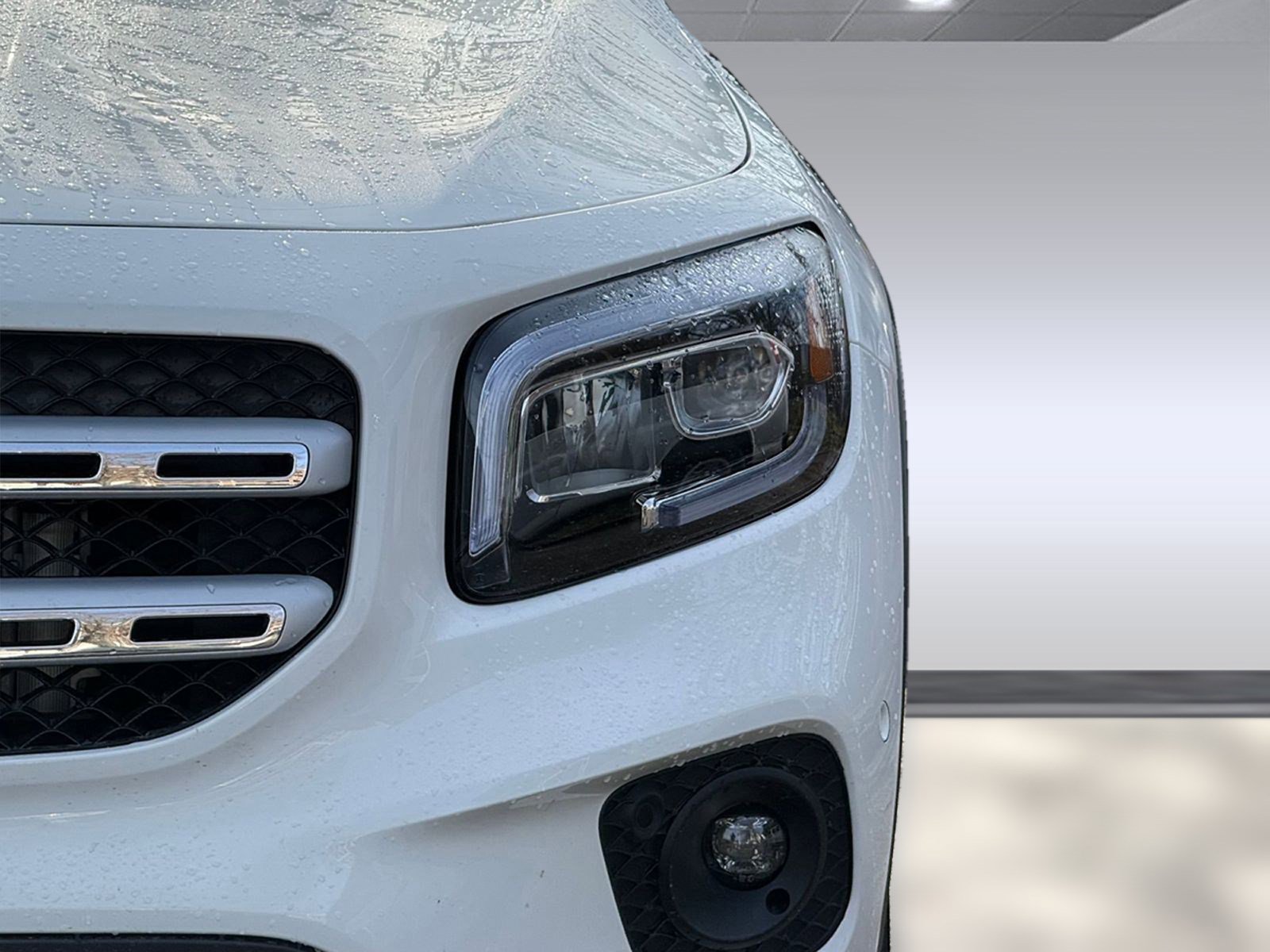 Used 2022 Mercedes-Benz GLB 250 w/ Premium Package Lite image 10