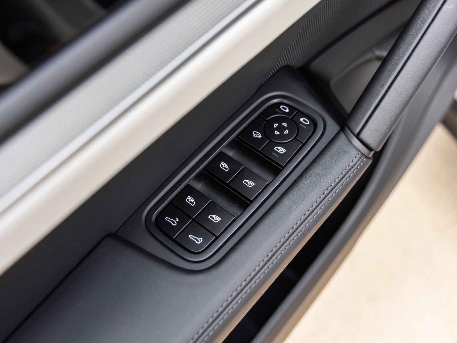 Certified 2026 Porsche Cayenne Coupe AWD/4WD image 22