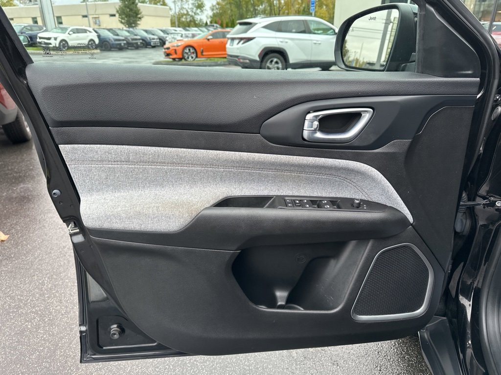 Used 2022 Jeep Compass Latitude image 28