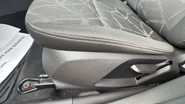 Used 2013 Ford Fiesta SE w/ Moon & Mood Pkg image 9