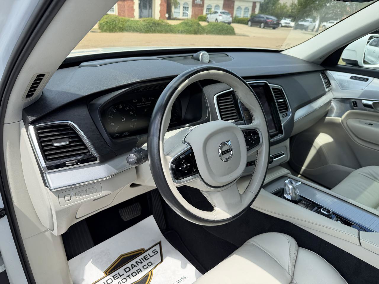 Used 2016 Volvo XC90 T8 Momentum w/ Vision Package AWD/4WD image 14