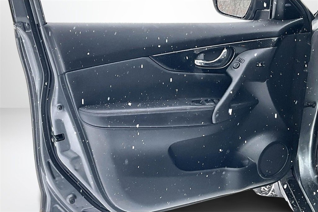 Used 2017 Nissan Rogue SL image 19