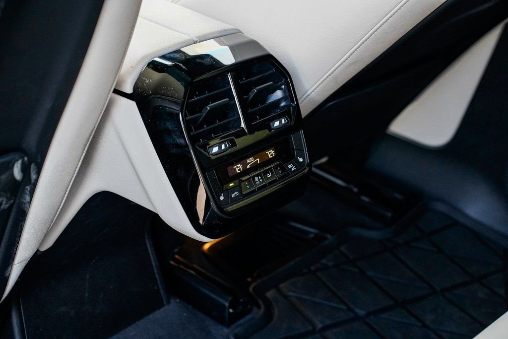 Used 2025 BMW iX xDrive50 image 17