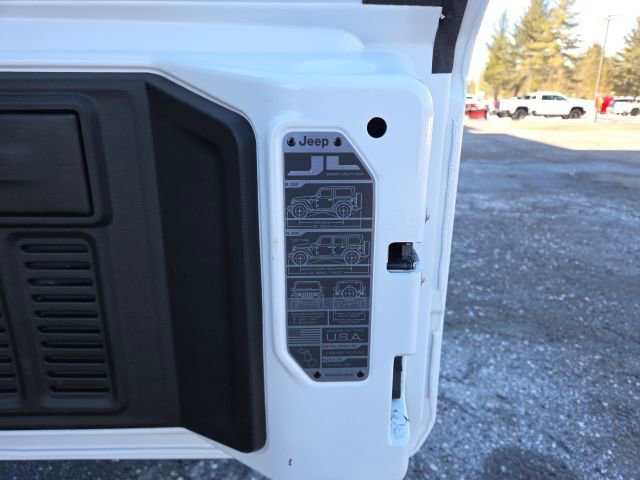 Used 2024 Jeep Wrangler Unlimited Rubicon w/ XTREMEE 35" Tire Package image 51
