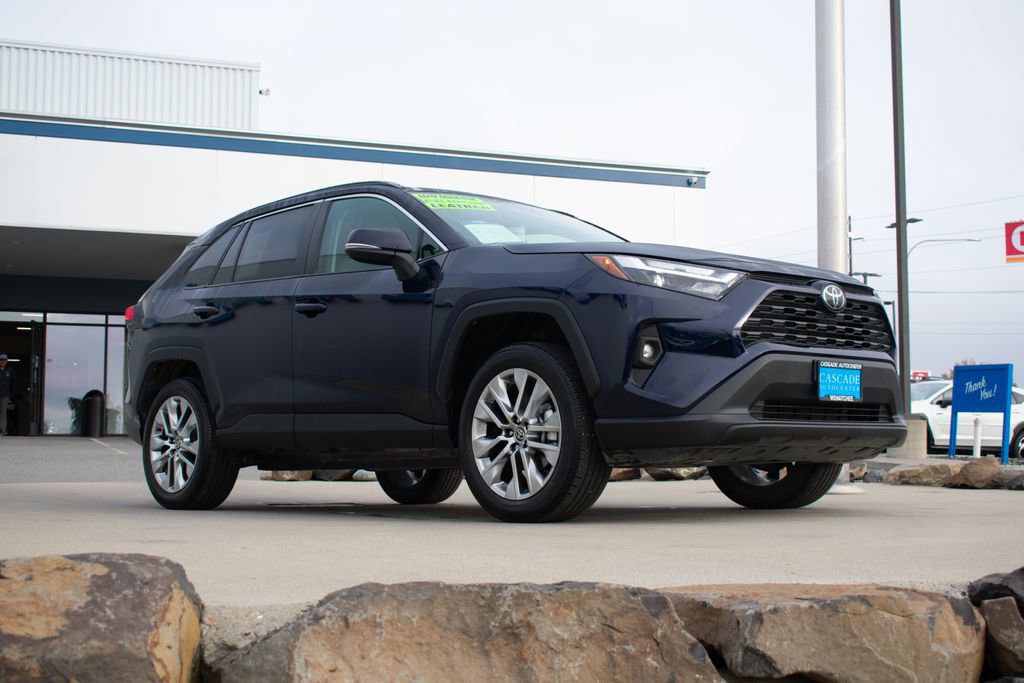 Used 2025 Toyota RAV4 XLE Premium image 5