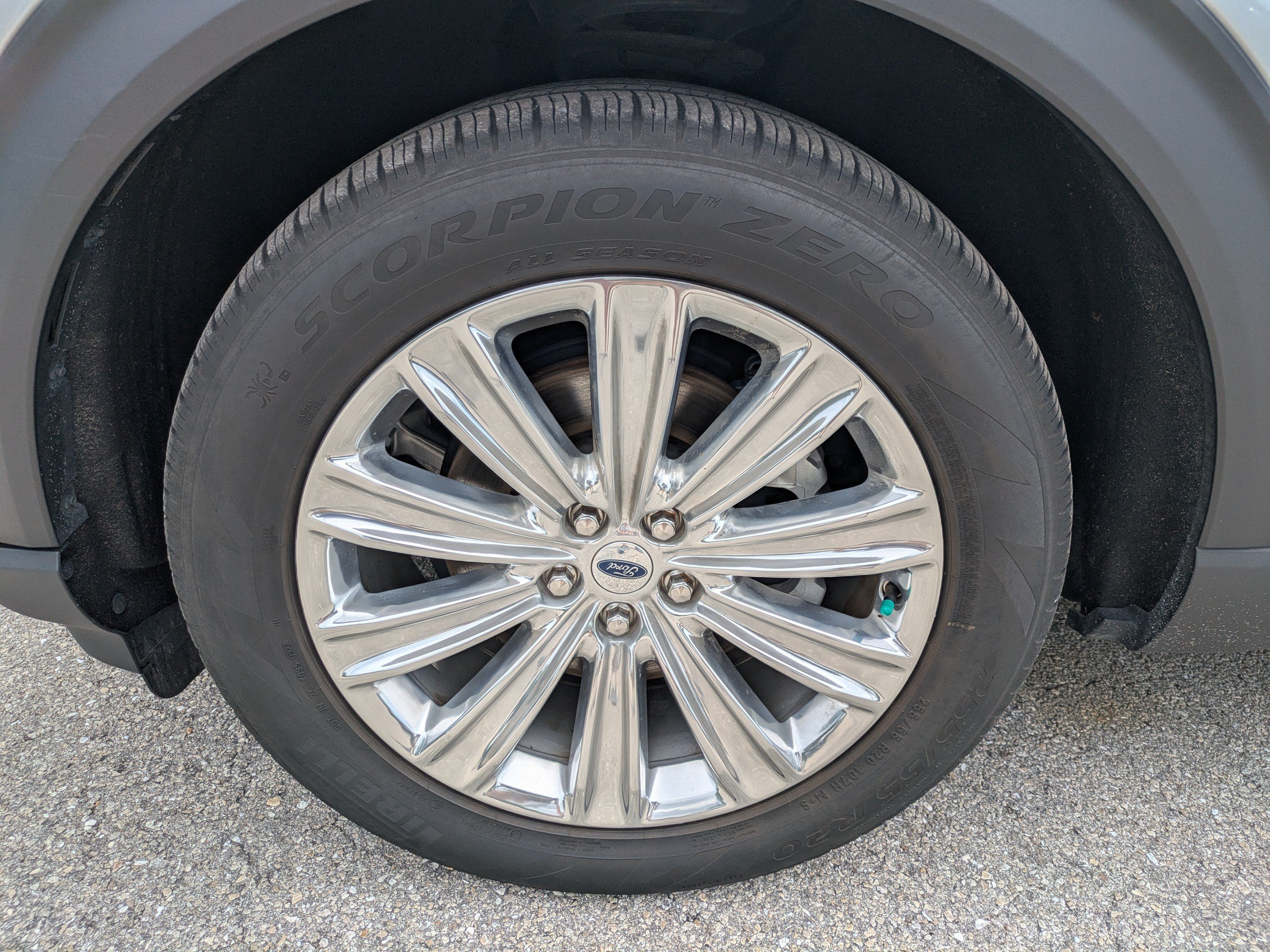 Used 2022 Ford Explorer Limited w/ Limited Technology Package RWD image 11