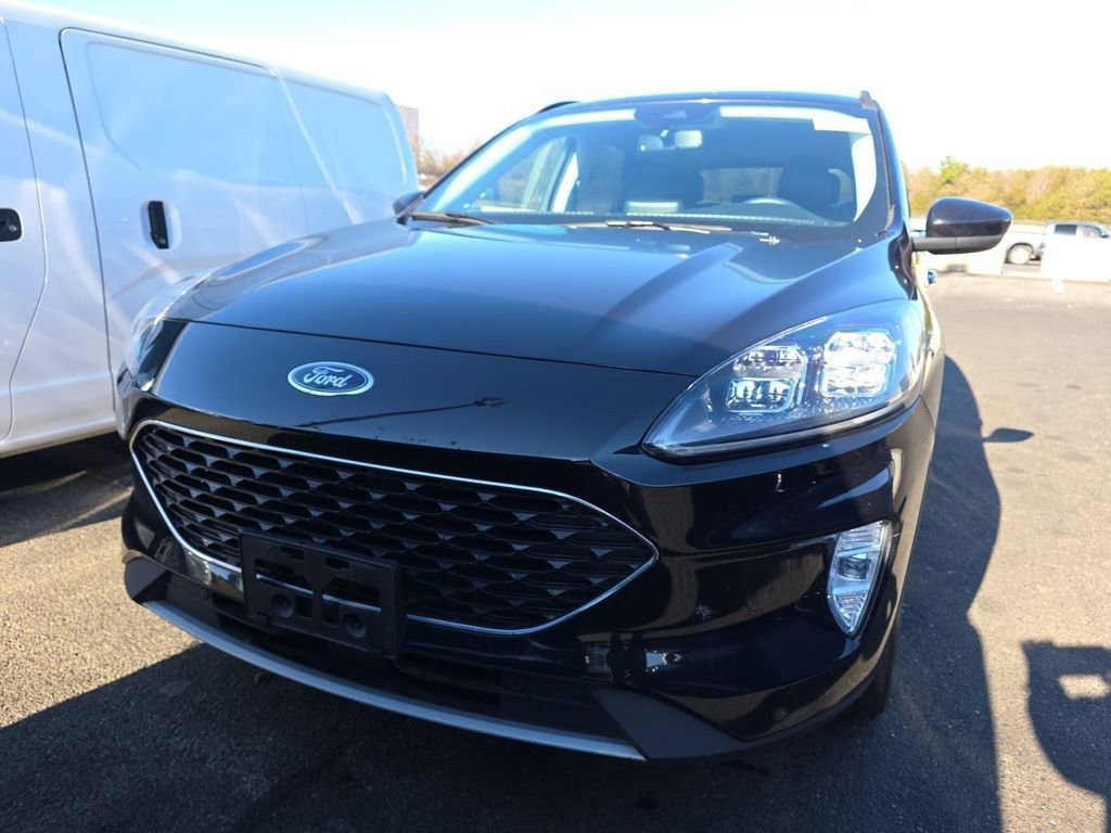 Used 2022 Ford Escape Titanium image 3