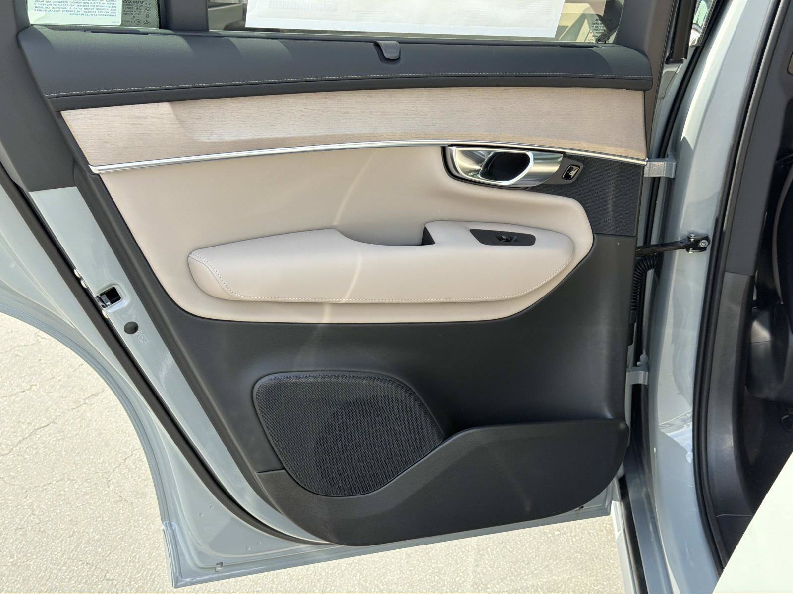 New 2027 Volvo XC90 B6 Plus AWD/4WD image 16