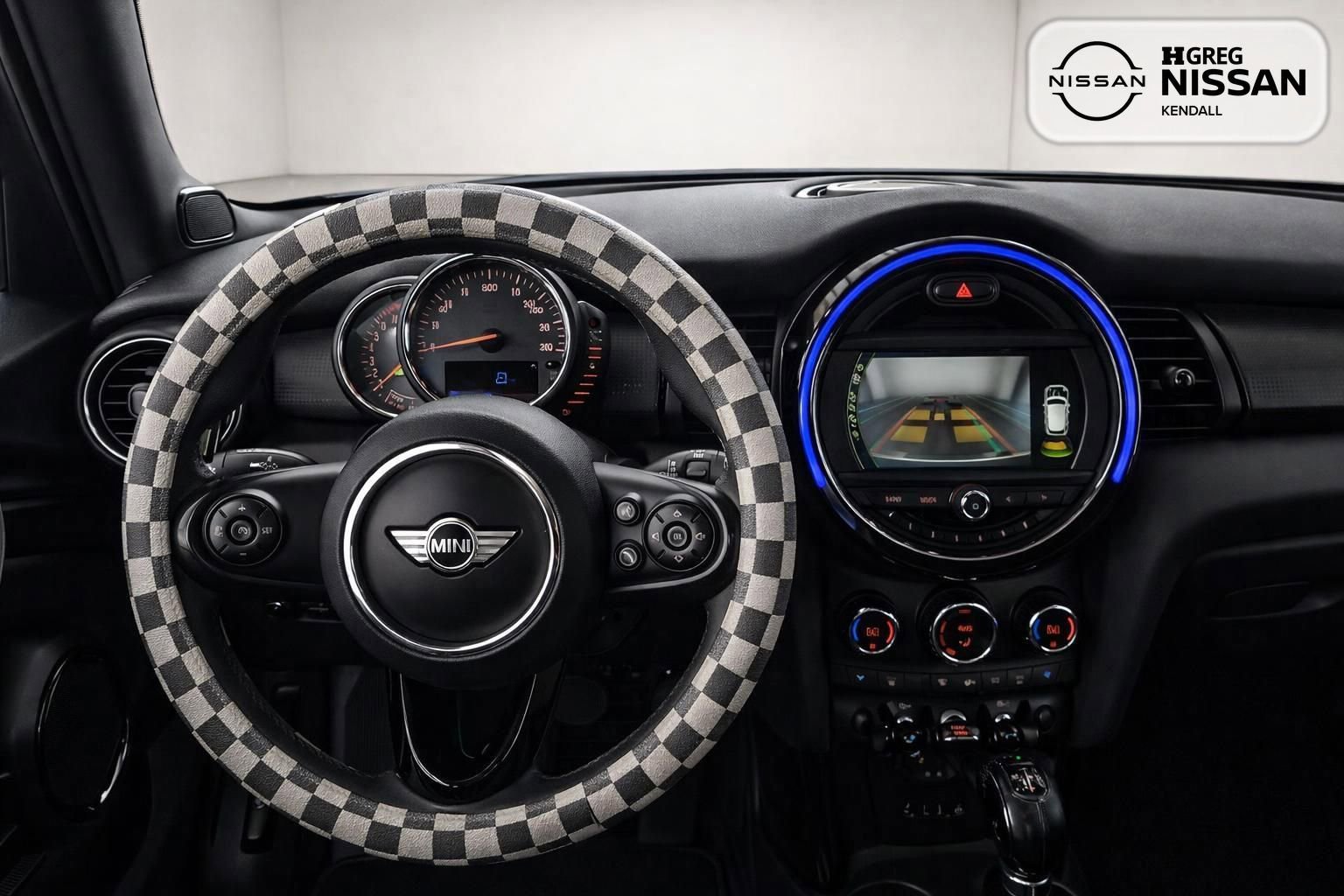 Used 2017 MINI Cooper 4-Door Hardtop image 9