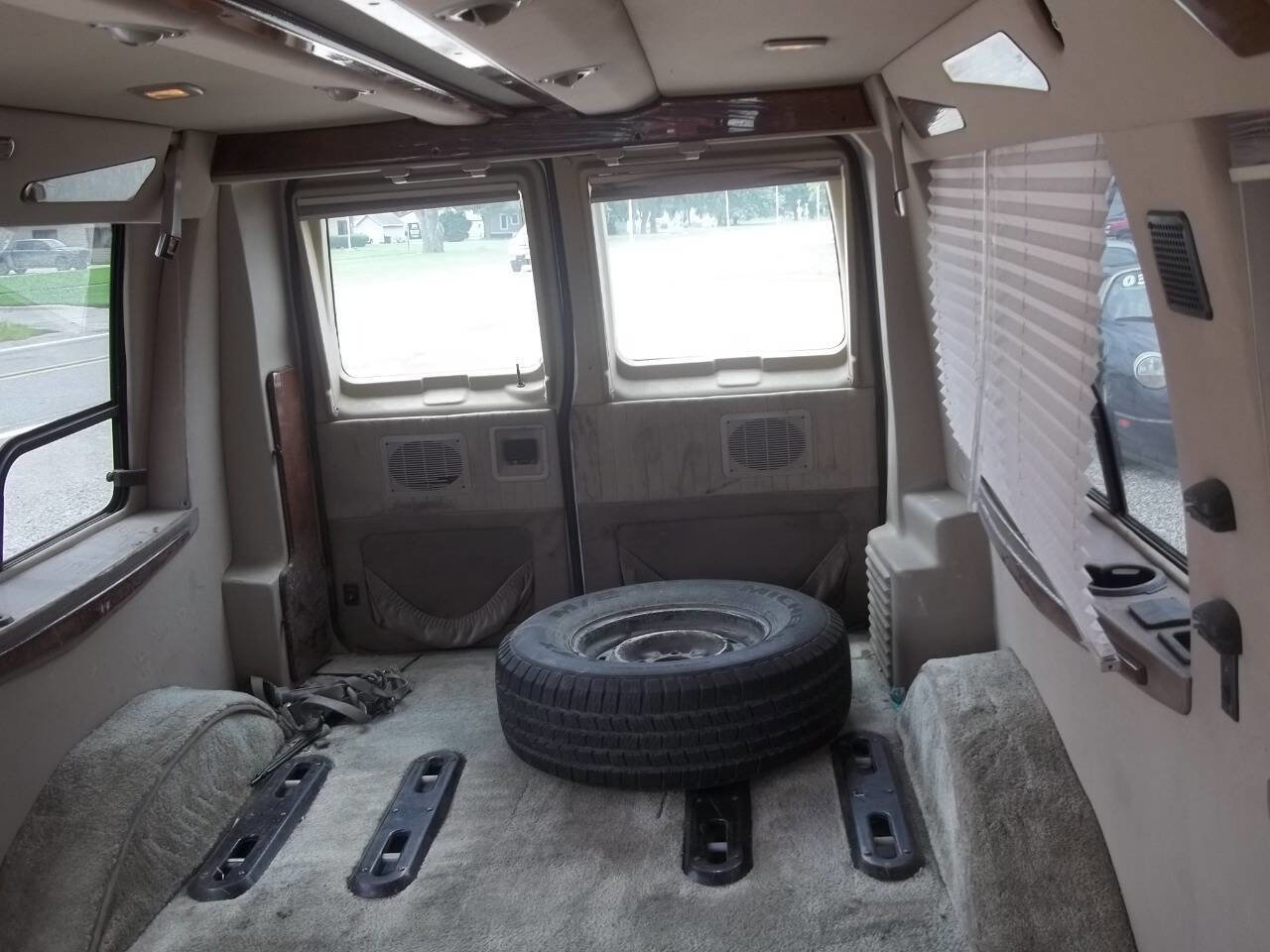 Used 2001 Ford E-150 and Econoline 150 RWD image 14