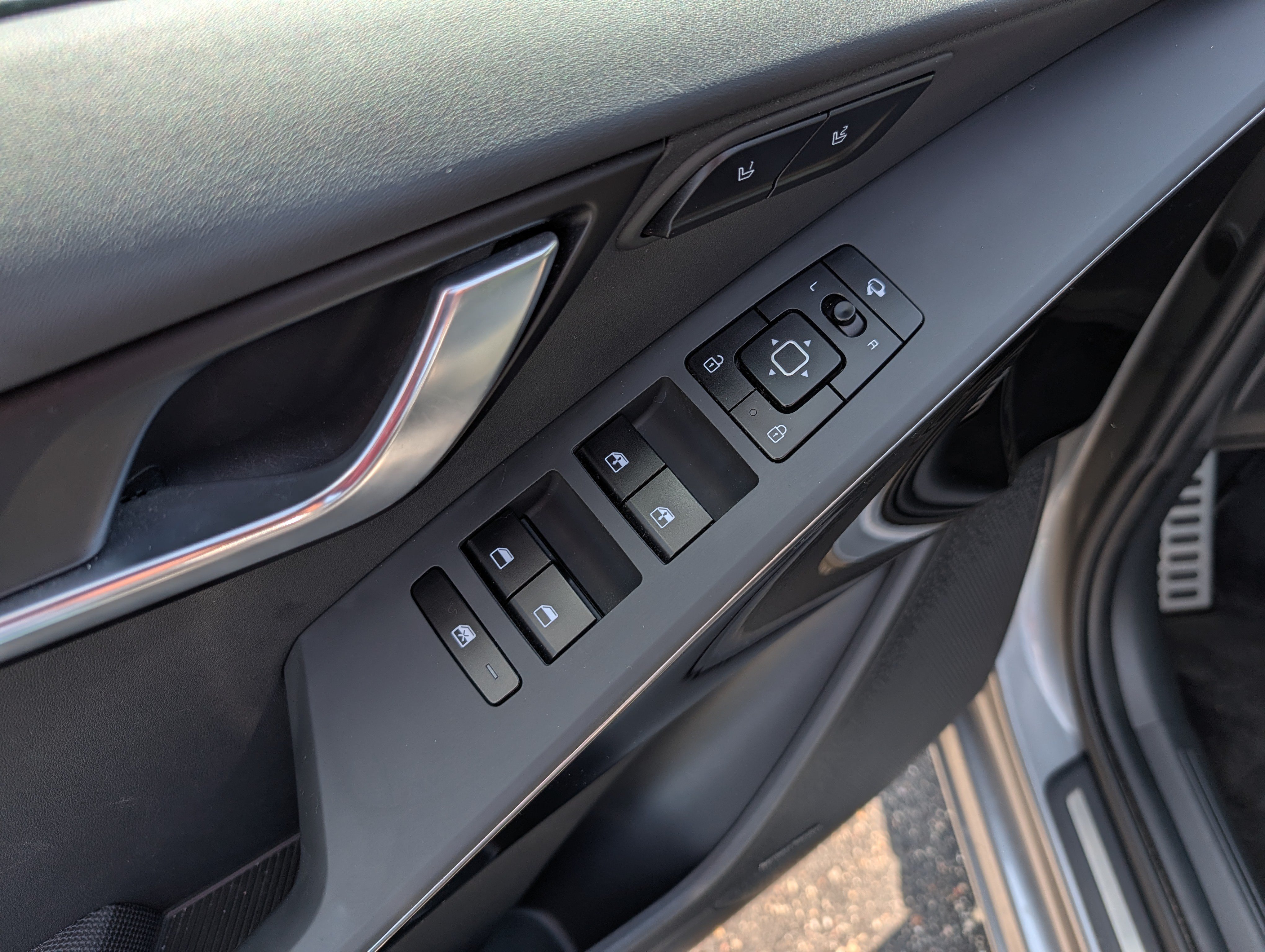 Certified 2024 Kia Niro Wave w/ Wave Preserve Package FWD image 19
