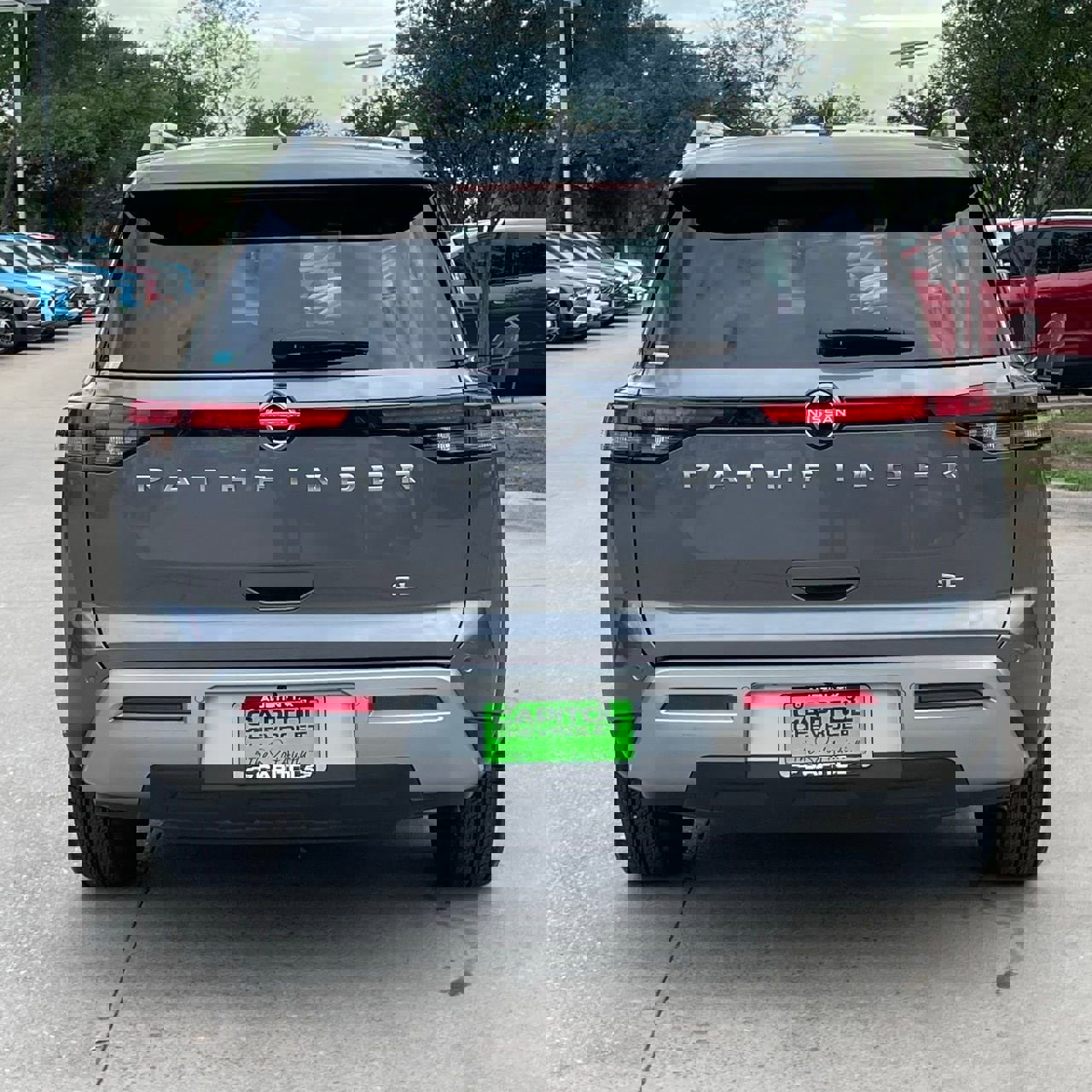 Used 2025 Nissan Pathfinder SL image 5